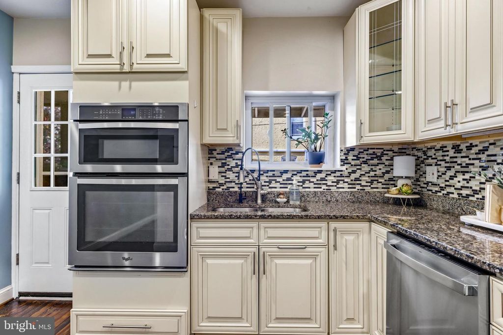 Image 15 of property listing at 606 W 36TH ST, Baltimore, MD 21211