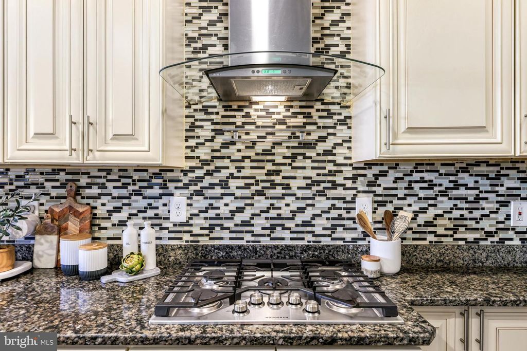 Image 16 of property listing at 606 W 36TH ST, Baltimore, MD 21211