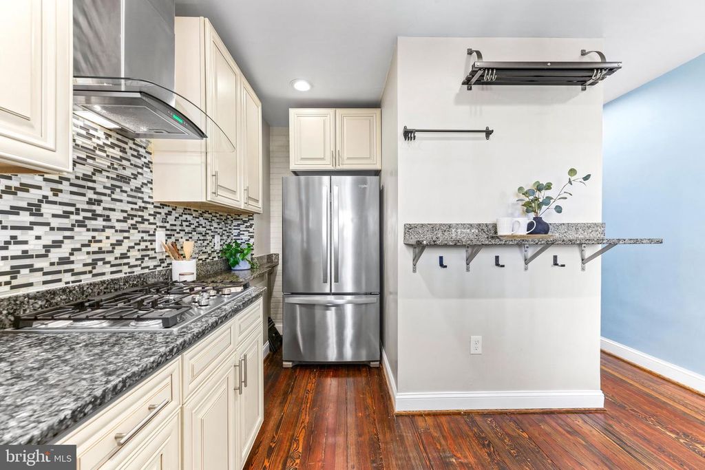 Image 18 of property listing at 606 W 36TH ST, Baltimore, MD 21211