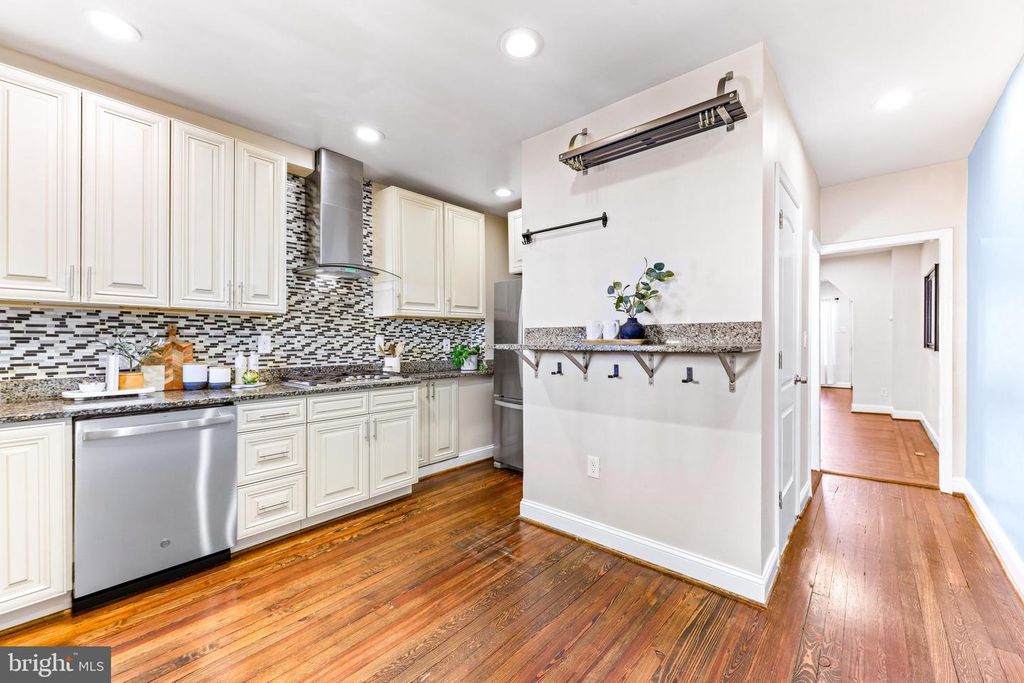 Image 19 of property listing at 606 W 36TH ST, Baltimore, MD 21211
