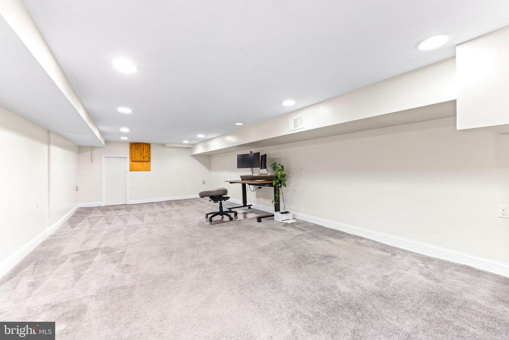 Image 31 of property listing at 606 W 36TH ST, Baltimore, MD 21211