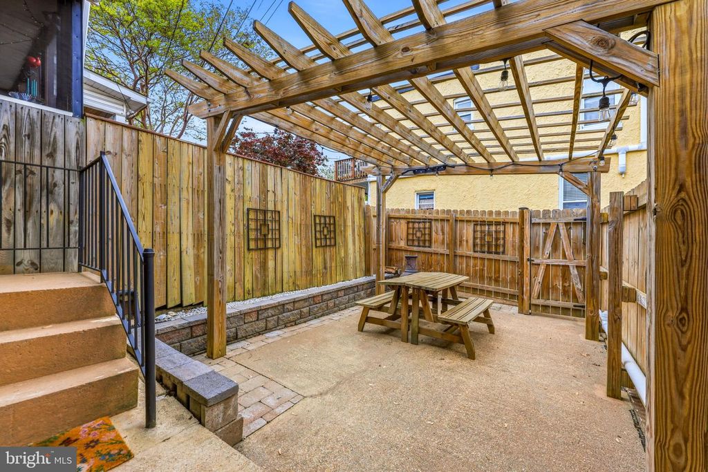 Image 36 of property listing at 606 W 36TH ST, Baltimore, MD 21211