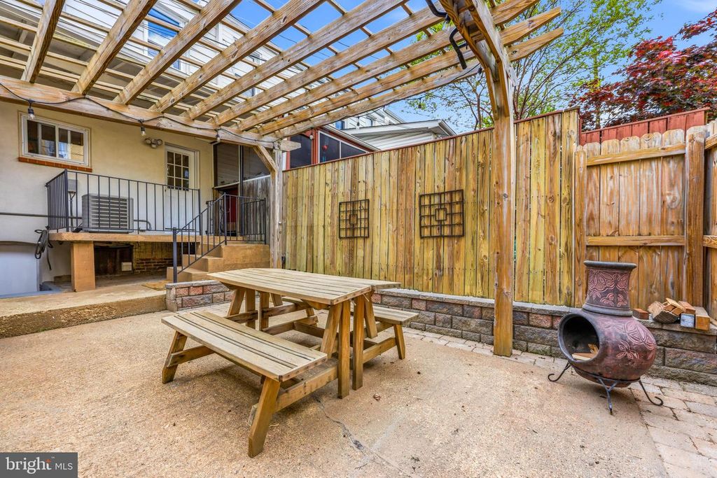 Image 37 of property listing at 606 W 36TH ST, Baltimore, MD 21211