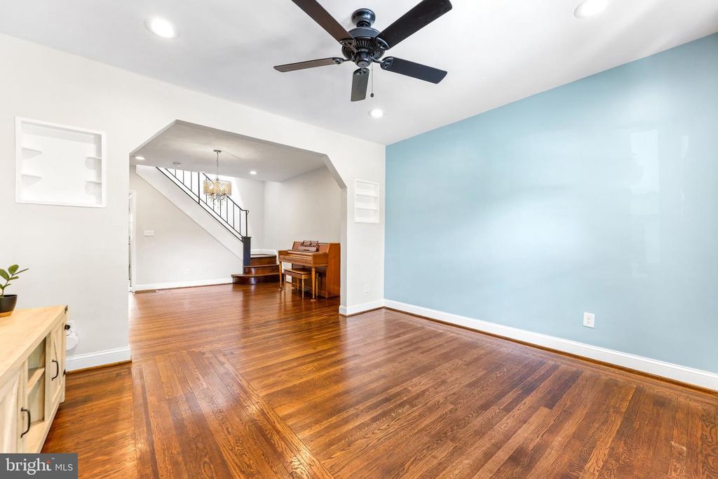 Image 4 of property listing at 606 W 36TH ST, Baltimore, MD 21211