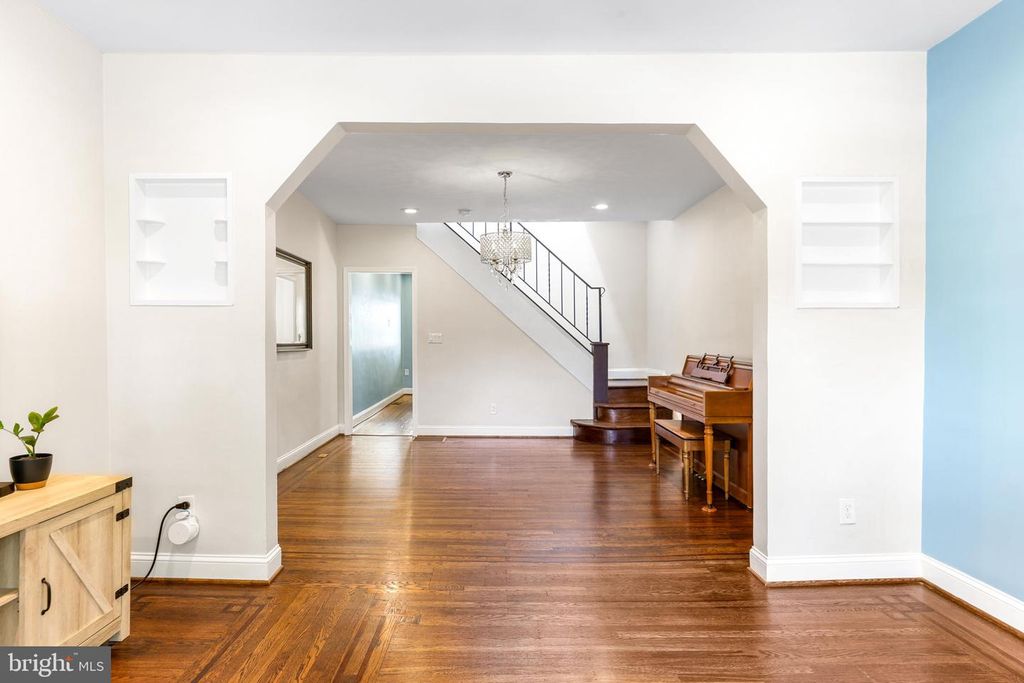 Image 5 of property listing at 606 W 36TH ST, Baltimore, MD 21211