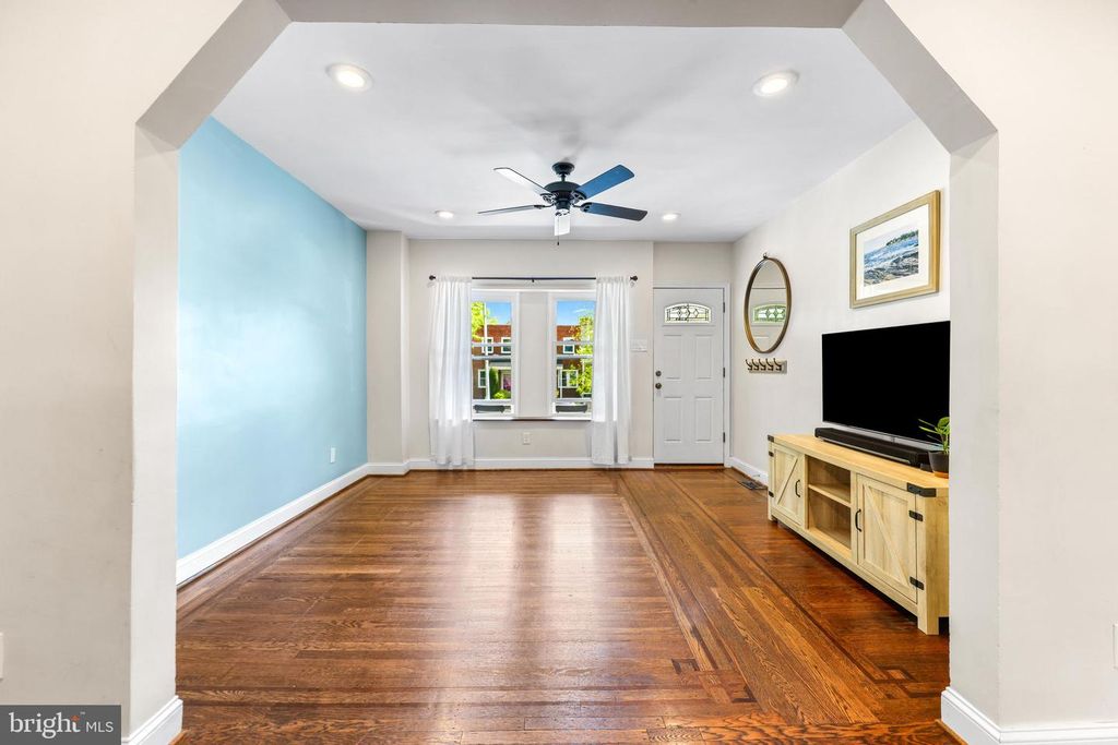 Image 6 of property listing at 606 W 36TH ST, Baltimore, MD 21211