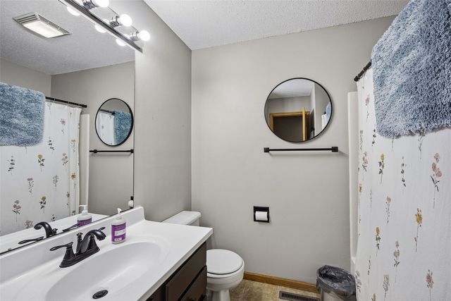 3800 Deer Valley Drive B, Marion, IA 52302