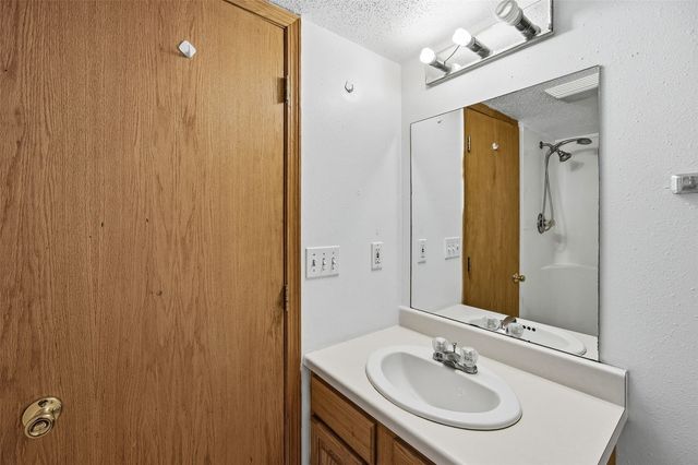 3800 Deer Valley Drive B, Marion, IA 52302