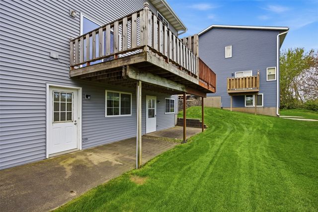 3800 Deer Valley Drive B, Marion, IA 52302