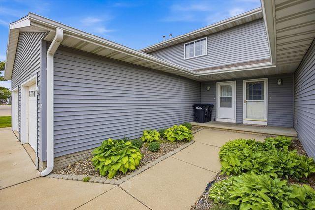 3800 Deer Valley Drive B, Marion, IA 52302