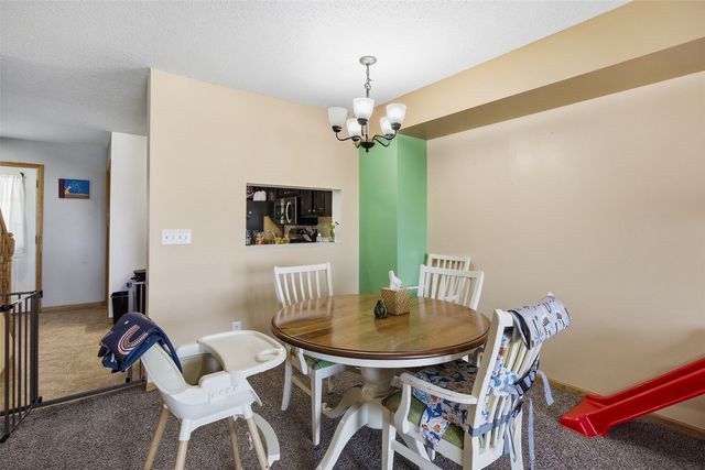 3800 Deer Valley Drive B, Marion, IA 52302