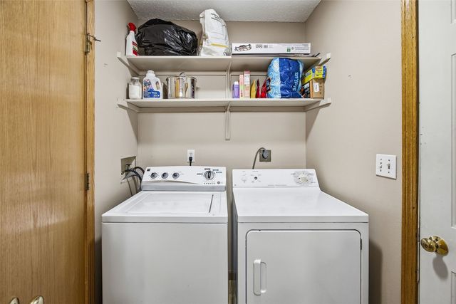 3800 Deer Valley Drive B, Marion, IA 52302