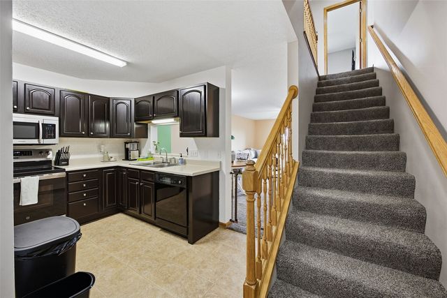 3800 Deer Valley Drive B, Marion, IA 52302