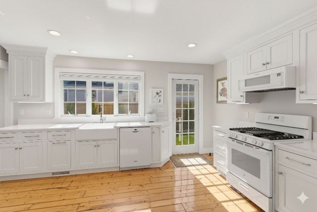 11 Friendship Lane, Duxbury, MA 02332