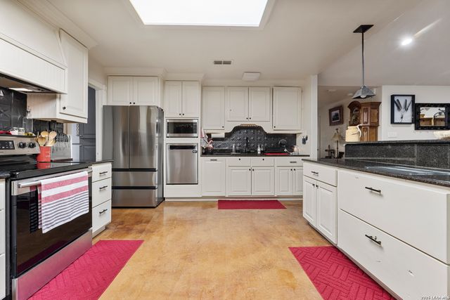 103 E High Bluff Circle, Boerne, TX 78006