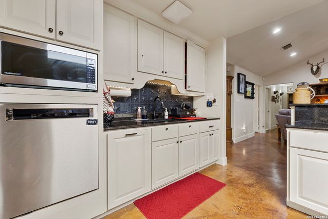 103 E High Bluff Circle, Boerne, TX 78006