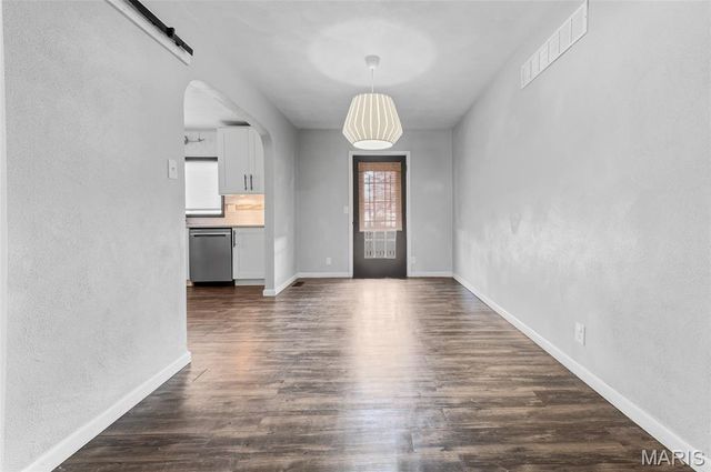 827 Longfellow Avenue, Wood River, IL 62095