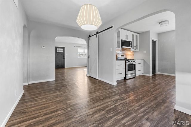 827 Longfellow Avenue, Wood River, IL 62095