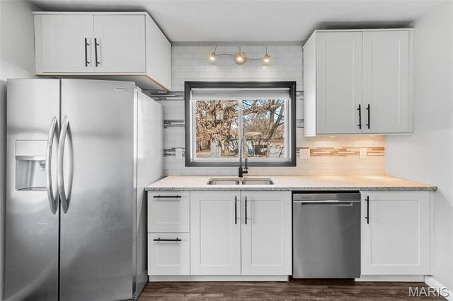 827 Longfellow Avenue, Wood River, IL 62095