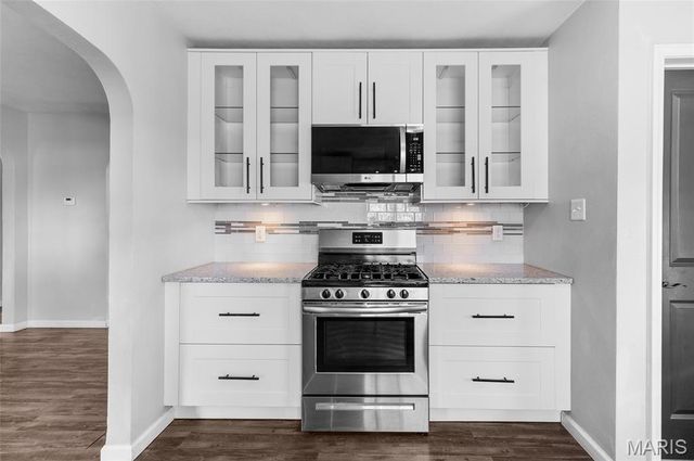 827 Longfellow Avenue, Wood River, IL 62095