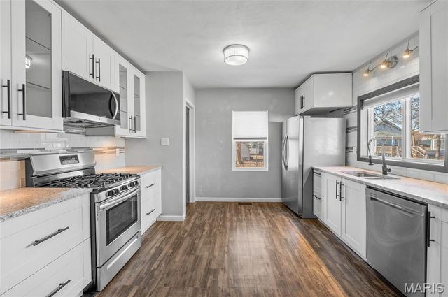 827 Longfellow Avenue, Wood River, IL 62095