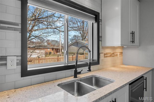 827 Longfellow Avenue, Wood River, IL 62095