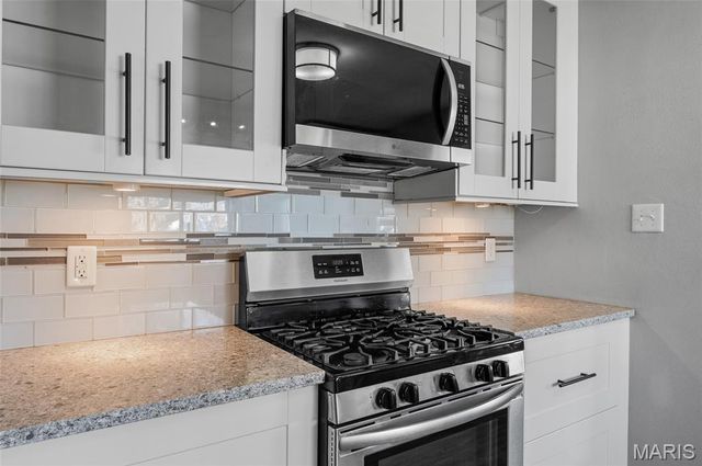 827 Longfellow Avenue, Wood River, IL 62095