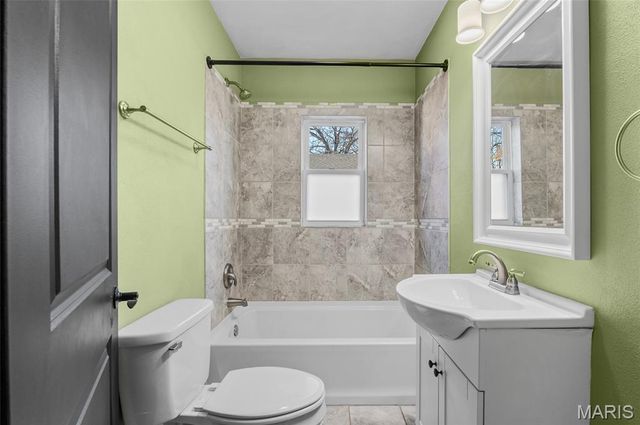 827 Longfellow Avenue, Wood River, IL 62095