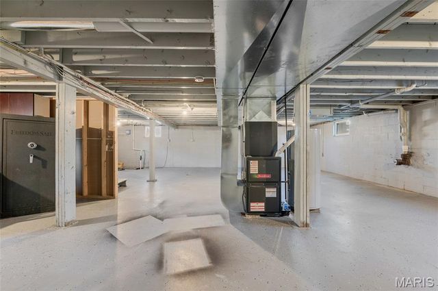 827 Longfellow Avenue, Wood River, IL 62095