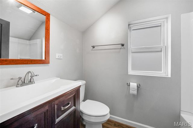 827 Longfellow Avenue, Wood River, IL 62095