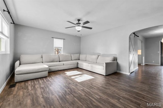 827 Longfellow Avenue, Wood River, IL 62095