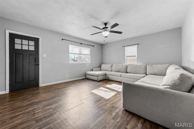 827 Longfellow Avenue, Wood River, IL 62095