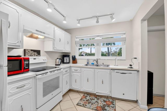 2010 S Federal Highway 202, Boynton Beach, FL 33435