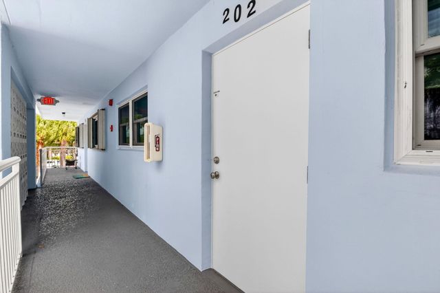 2010 S Federal Highway 202, Boynton Beach, FL 33435