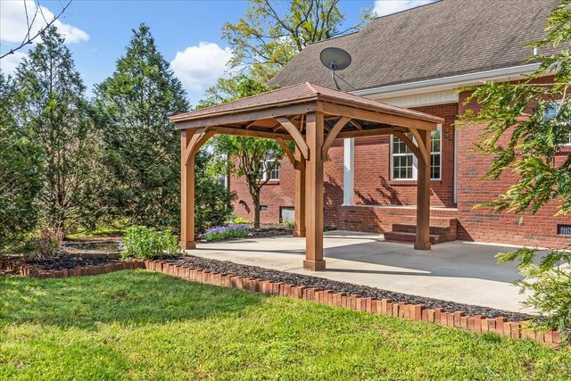 191 Mason Pl, Decherd, TN 37324