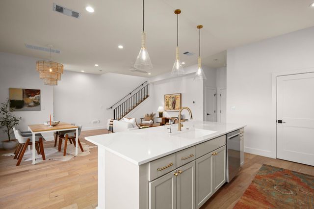 2205 Thornton RD A, Austin, TX 78704