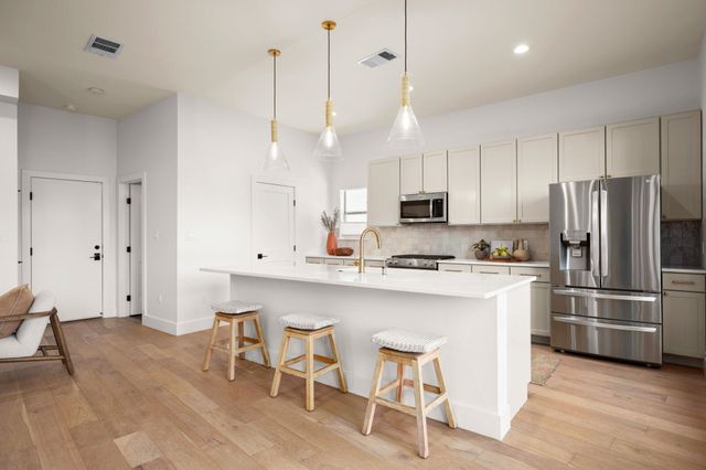 2205 Thornton RD A, Austin, TX 78704