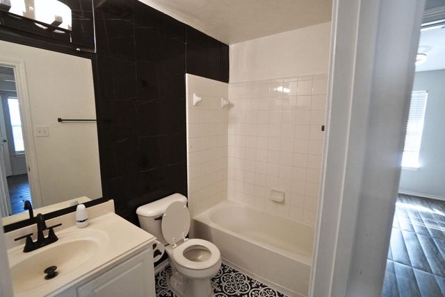 12411 Oriole Lake Way, Houston, TX 77089