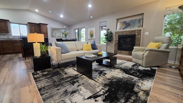 2224 Crestwood Ln, Pueblo, CO 81008