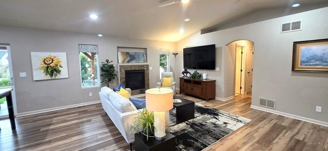 2224 Crestwood Ln, Pueblo, CO 81008