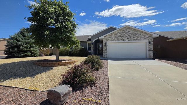 2224 Crestwood Ln, Pueblo, CO 81008