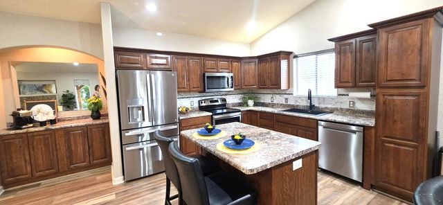 2224 Crestwood Ln, Pueblo, CO 81008