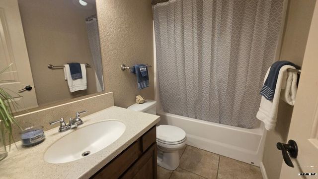 2224 Crestwood Ln, Pueblo, CO 81008