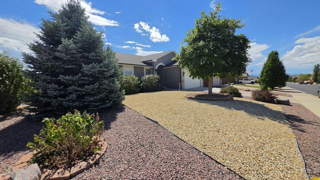 2224 Crestwood Ln, Pueblo, CO 81008