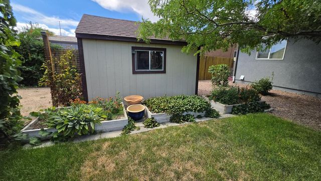 2224 Crestwood Ln, Pueblo, CO 81008