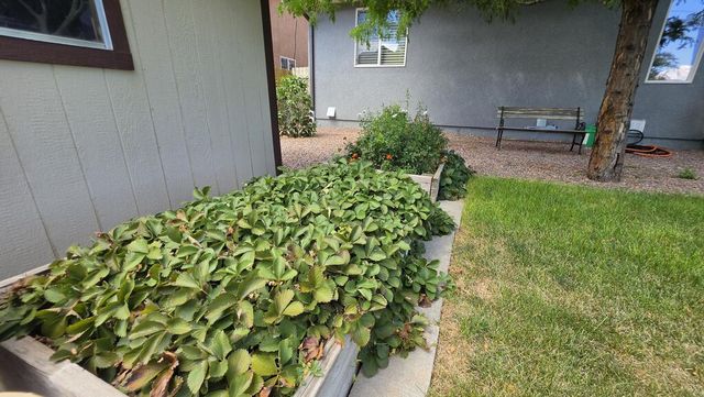 2224 Crestwood Ln, Pueblo, CO 81008