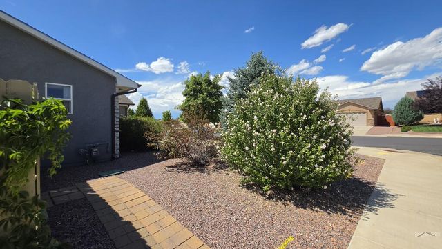 2224 Crestwood Ln, Pueblo, CO 81008