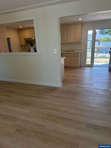 871 Bieber St NE, Salem, OR 97301