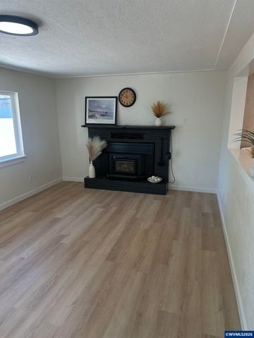 871 Bieber St NE, Salem, OR 97301