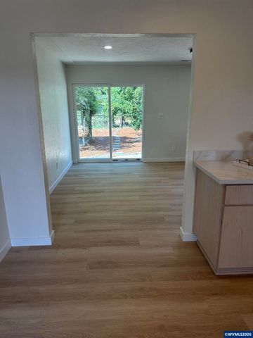 871 Bieber St NE, Salem, OR 97301